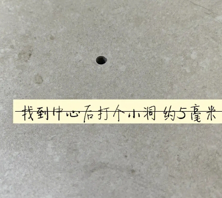七星关瓷砖空鼓维修公司专业解答在瓷砖铺贴过程中，如果砂料搅拌不均匀，将会带来以下问题